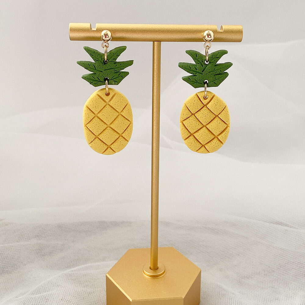 GOLDEN PINEAPPLE DANGLE