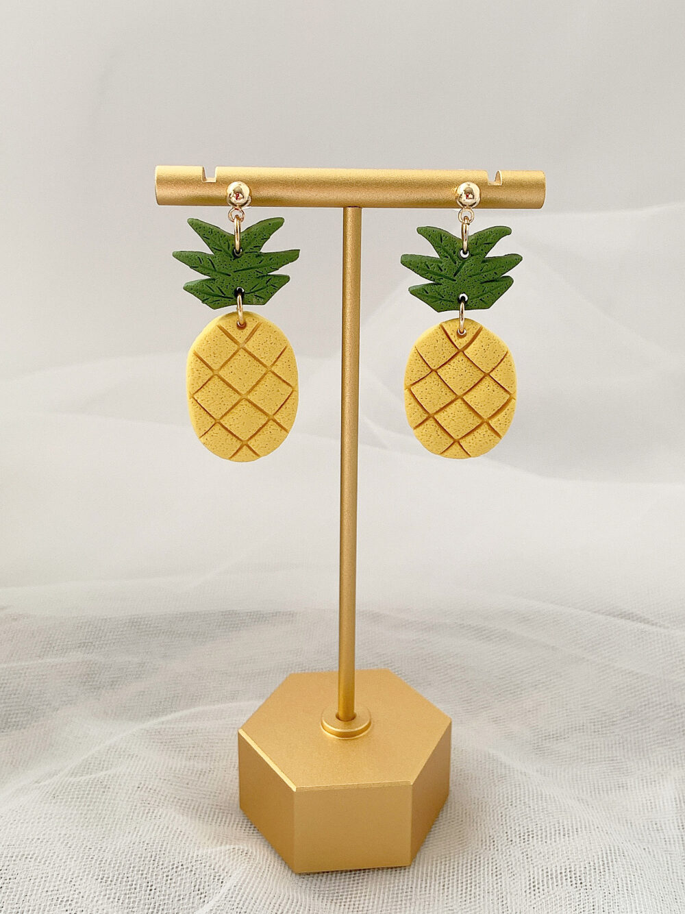 GOLDEN PINEAPPLE DANGLE